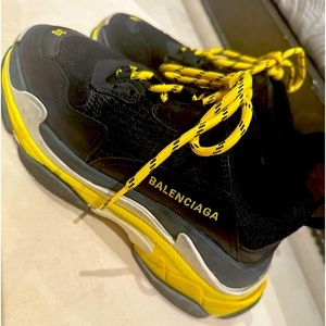 Women’s Balenciaga sneakers size 8…EUR 38